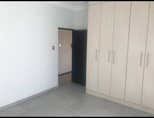 2 BEDROOM APARTMENT FOR SALE IN VANDERBIJLPARK SE 4